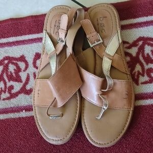 Born B.O.C. Sandals 8m Thong Leather Flat Tan and Gold Strappy Women